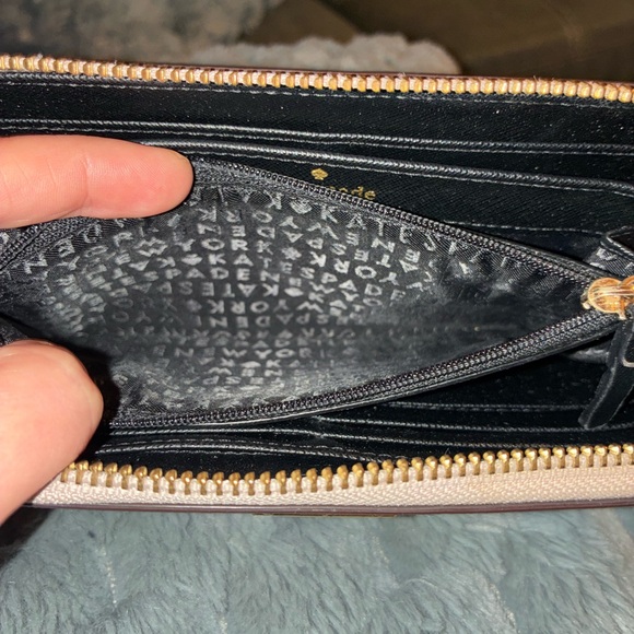 Kate Spade Two-Tone Black and Cream Wallet - Picture 5 of 7